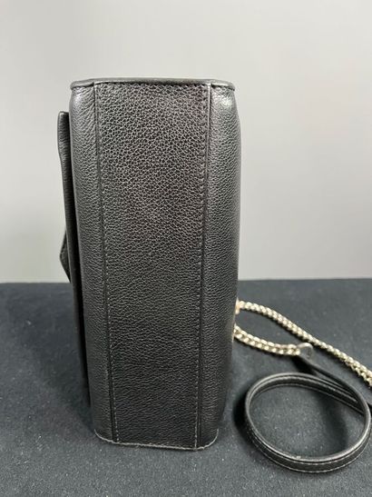 LOUIS VUITTON - Sac chaîne MYLOCKME en cuir...