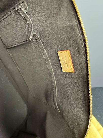 LOUIS VUITTON - Sac à main ALMA MM cuir verni...