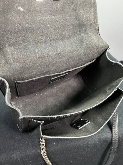 LOUIS VUITTON - Sac chaîne MYLOCKME en cuir...