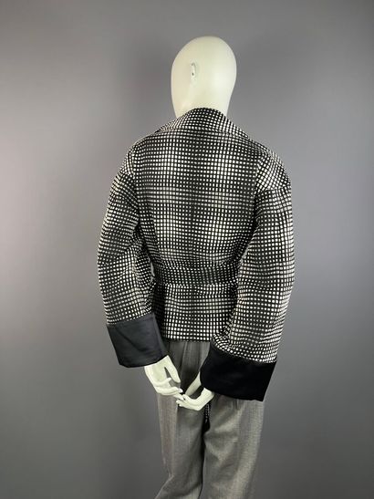ESCADA - Veste croisée en tissage cinétique...