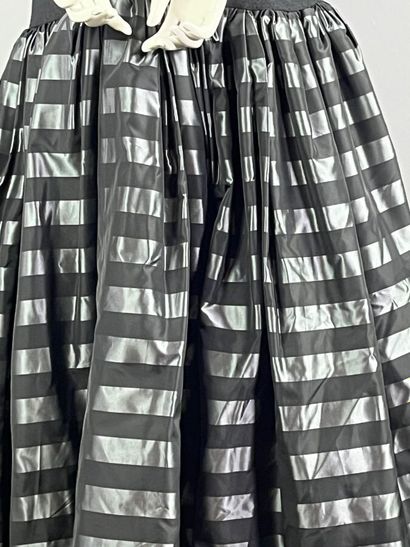 Années 80 - Robe du soir en jersey noir et...