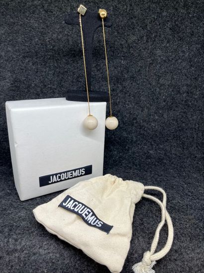 JACQUEMUS - Boucles d'oreilles pendantes...