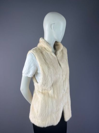 HÉLÈNE GAINVILLE - Gilet en vison blanc et...