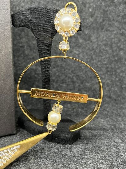 ALEXANDRE VAULTHIER - Boucle d'oreille unique...