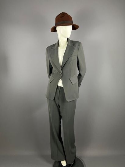 FERAUD - Tailleur pantalon en jersey gris-vert...