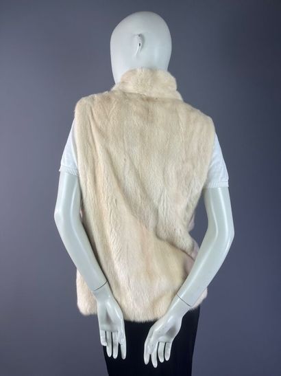 HÉLÈNE GAINVILLE - Gilet en vison blanc et...