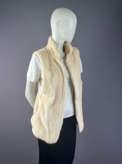 HÉLÈNE GAINVILLE - Gilet en vison blanc et...