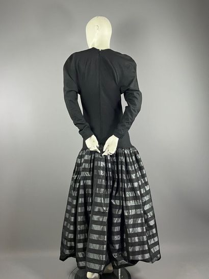 Années 80 - Robe du soir en jersey noir et...