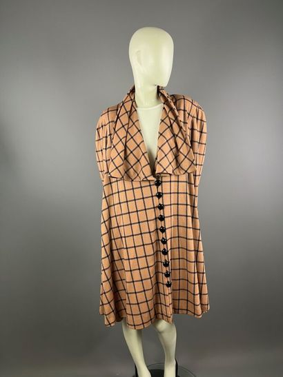 Vers 1980 - Manteau oversize en jersey beige...