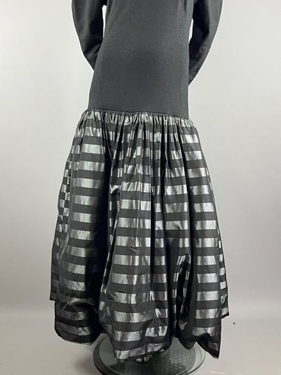 Années 80 - Robe du soir en jersey noir et...