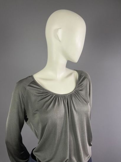 FERAUD / GEORGES RECH - Top en soie gris-vert...