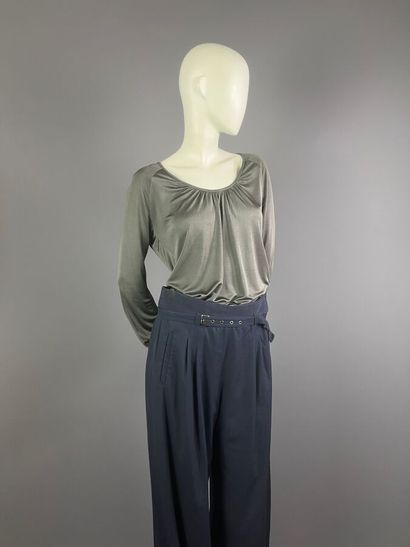 FERAUD / GEORGES RECH - Top en soie gris-vert...