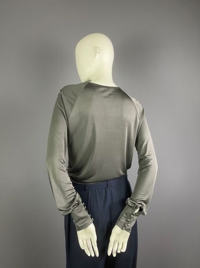 FERAUD / GEORGES RECH - Top en soie gris-vert...