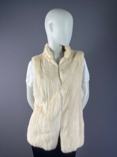 HÉLÈNE GAINVILLE - Gilet en vison blanc et...