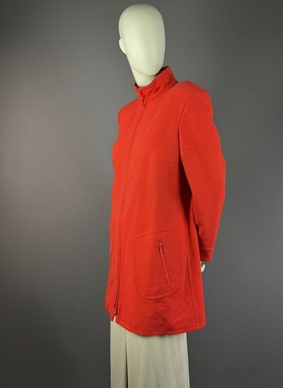 GEORGES RECH - Manteau rouge à col zippé....