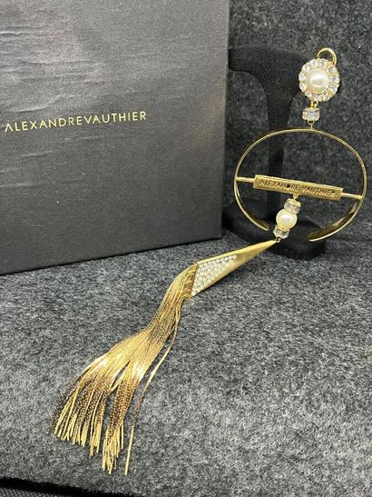 ALEXANDRE VAULTHIER - Boucle d'oreille unique...