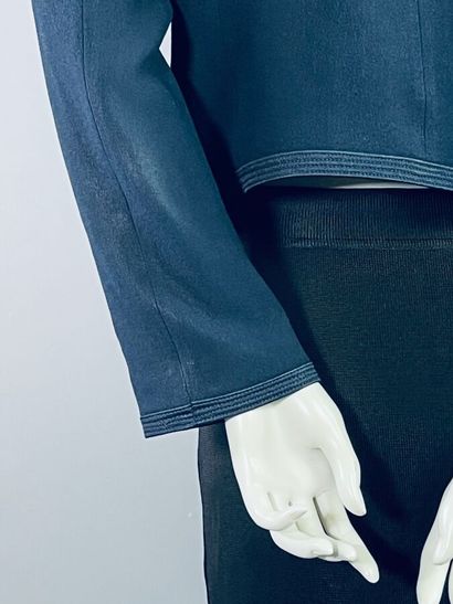 LOUIS FERAUD Veste tailleur en crêpe bleu...