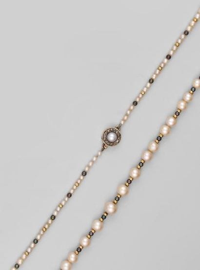 Collier de perles fines en chute alternées...