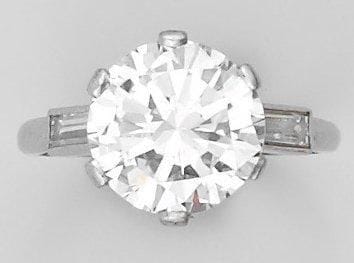 Bague en platine sertie d'un diamant taillé...