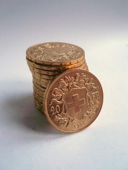 17 Pièces de 20F suisse en or Poids: 109,7...