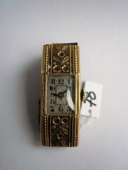 Montre bracelet de dame en or jaune faite...