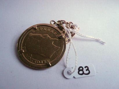 Porte clef en or jaune orné d'une pièce de...