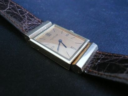 Montre bracelet d'homme, le boitier rectangulaire...