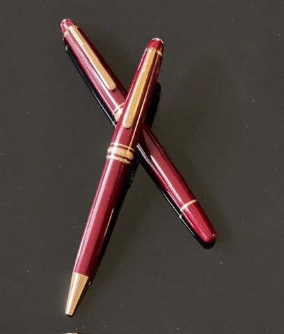 Lot de deux stylos MONTBLANC 
Stylo plume...