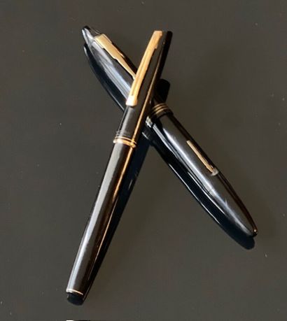 Lot de deux stylos plume - (WATERMAN, GOLD...