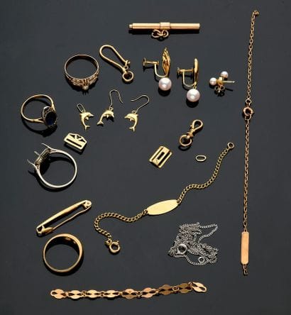 Lot de débris en or 18 k (750 millièmes),...