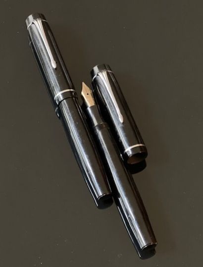 Lot de deux stylos à plume MONTBLANC - Stylo...