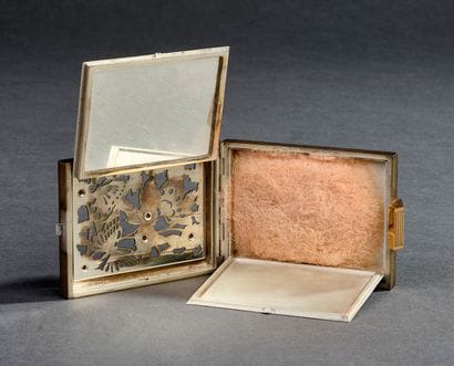 BOUCHERON - Paris - Set poudrier-minaudière...
