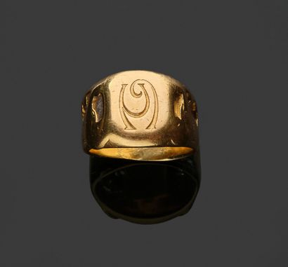 Chevalière en or jaune 18 k (750 millièmes)...