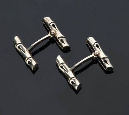 Paire de boutons de manchettes en argent...