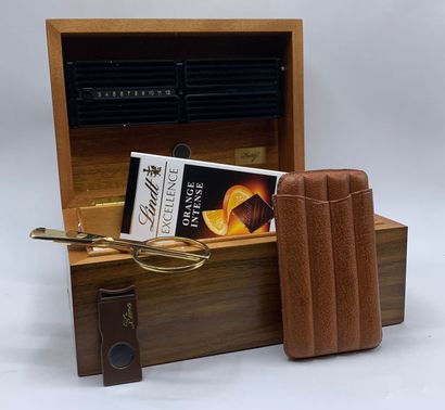 DAVIDOFF - Wood and veneer humidor, with...