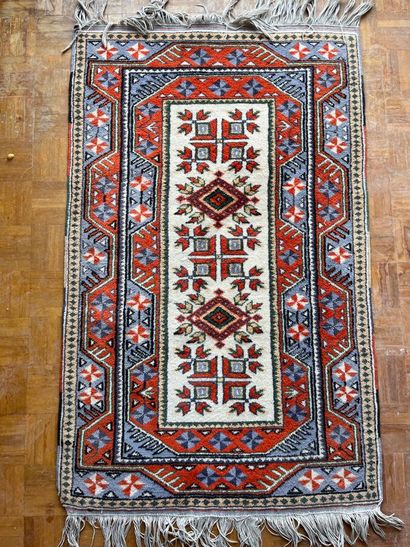 Lot including four carpets: 
- A tappis with...