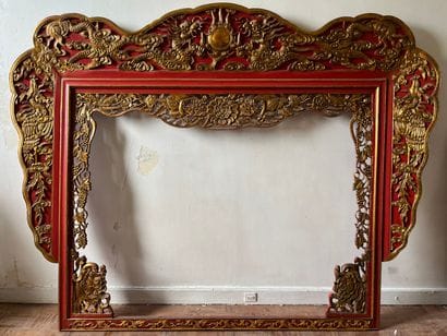 Large pediment mirror in red and gold lacquered...