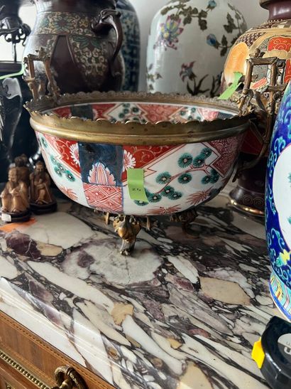 Porcelain bowl with imari decoration. Gilded...