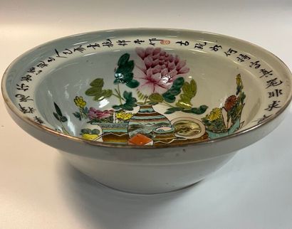 Polychrome enameled porcelain bowl decorated...