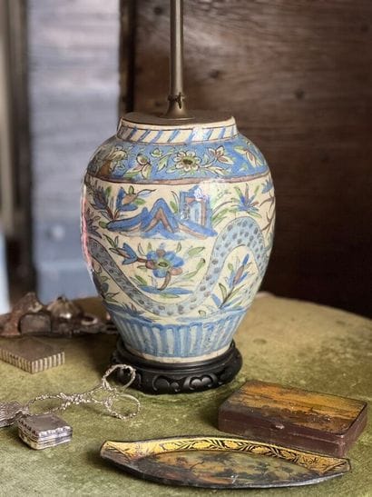 Earthenware lamp decorated with a dragon...