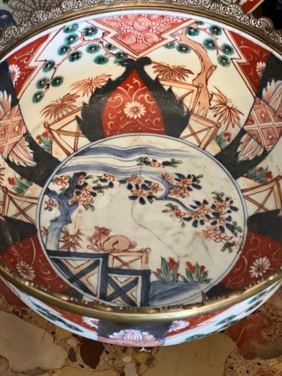 Porcelain bowl with imari decoration. Gilded...