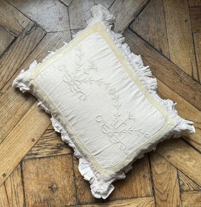 Rectangular cushion in white embroidered...
