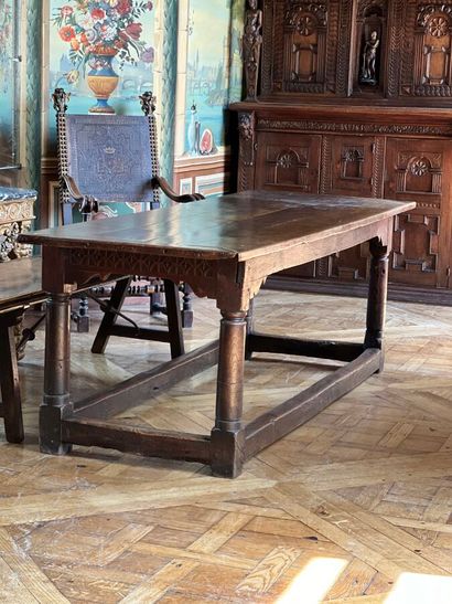 Table in natural wood, with columned base...