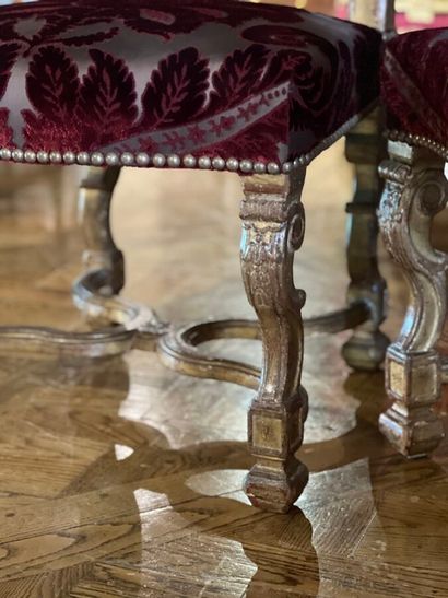 Paire de chaises de style Louis XIV en bois...