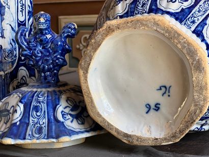 Blue and white Delft earthenware set, including...