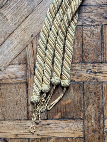Lot de 4 embrases jaunes 

Provenance :
-...