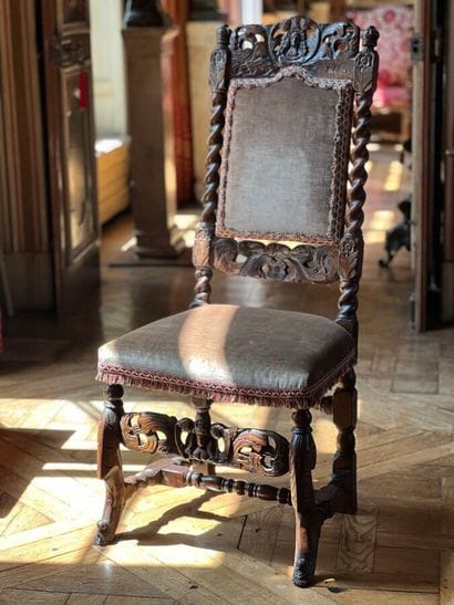 Chaise en bois naturel tourné sculpté, à...