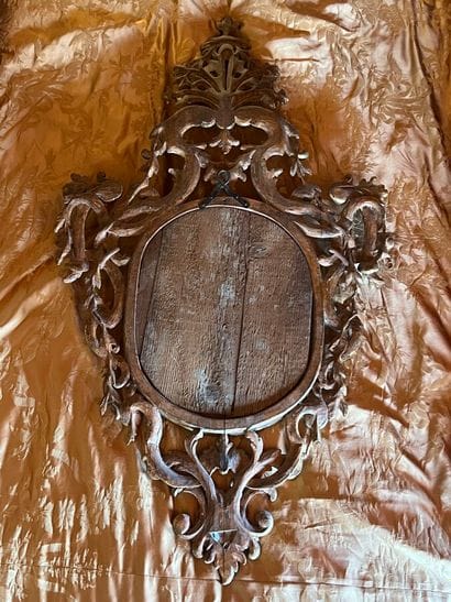 Paire de miroirs en bois doré de style italien...