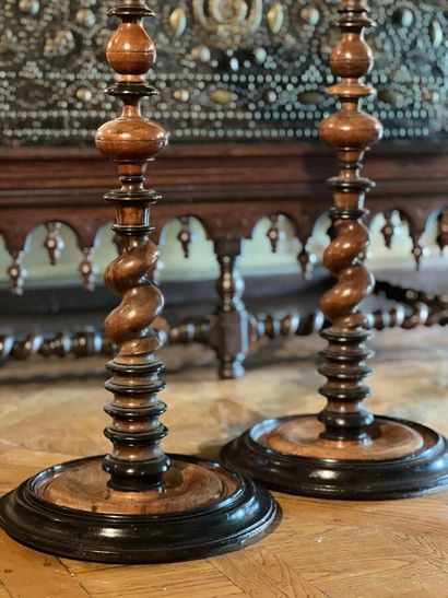 Paire de sellettes en bois tourné de style...