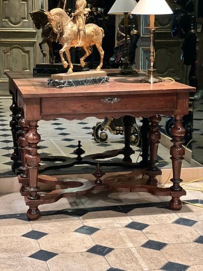 Walnut table in the Louis XIII style opening...